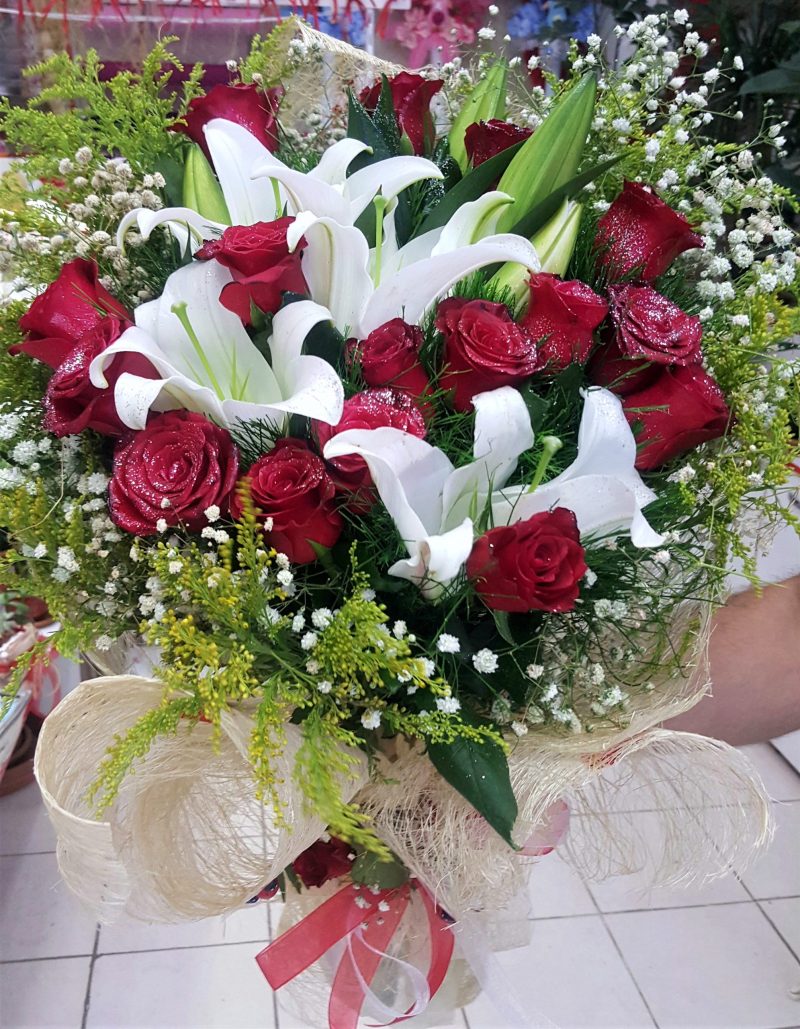 KIRMIZI GÜL VE BEYAZ LİLYUM BUKETİ CANLI
