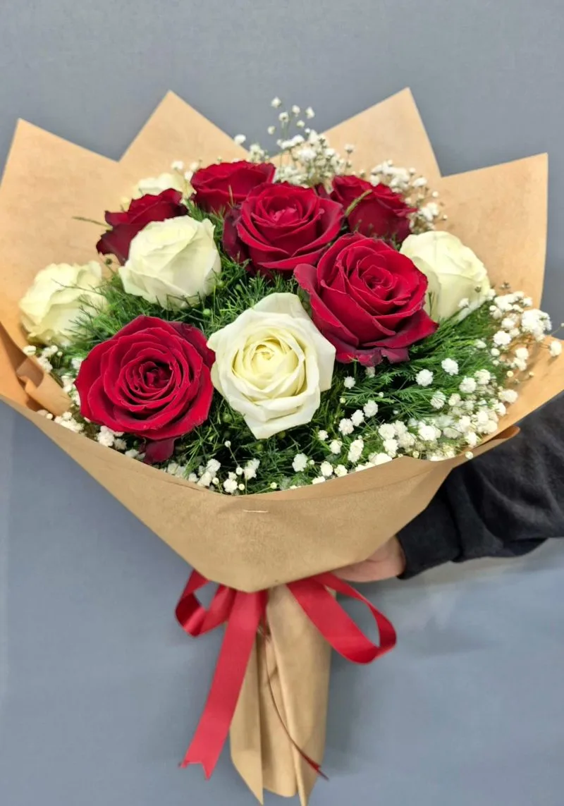 KIRMIZI VE BEYAZ GÜL BUKETİ CANLI